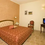 Giardino Dei Pini - Boutique Hotel